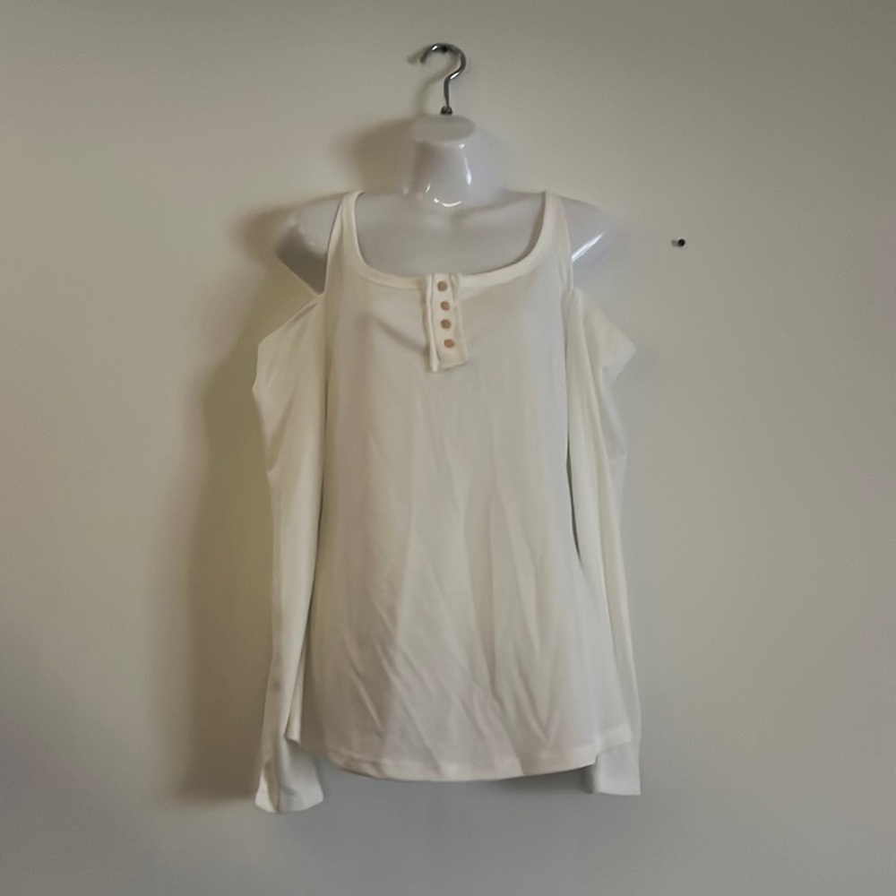 NWOT Cold shoulder top